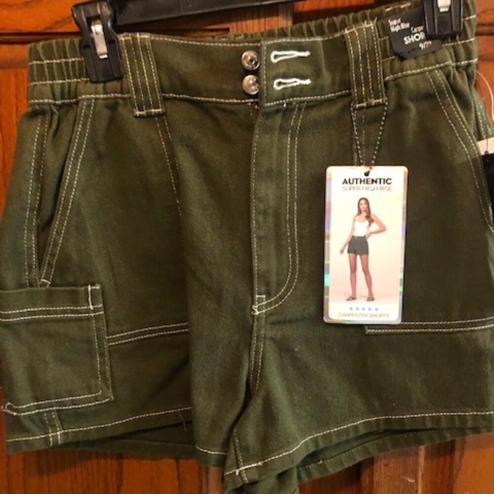 Authentic Brand super high rise carpenter shorts